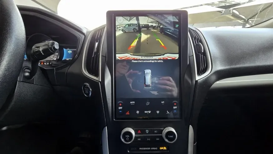 2023 Ford Edge | Photo 21 of 28