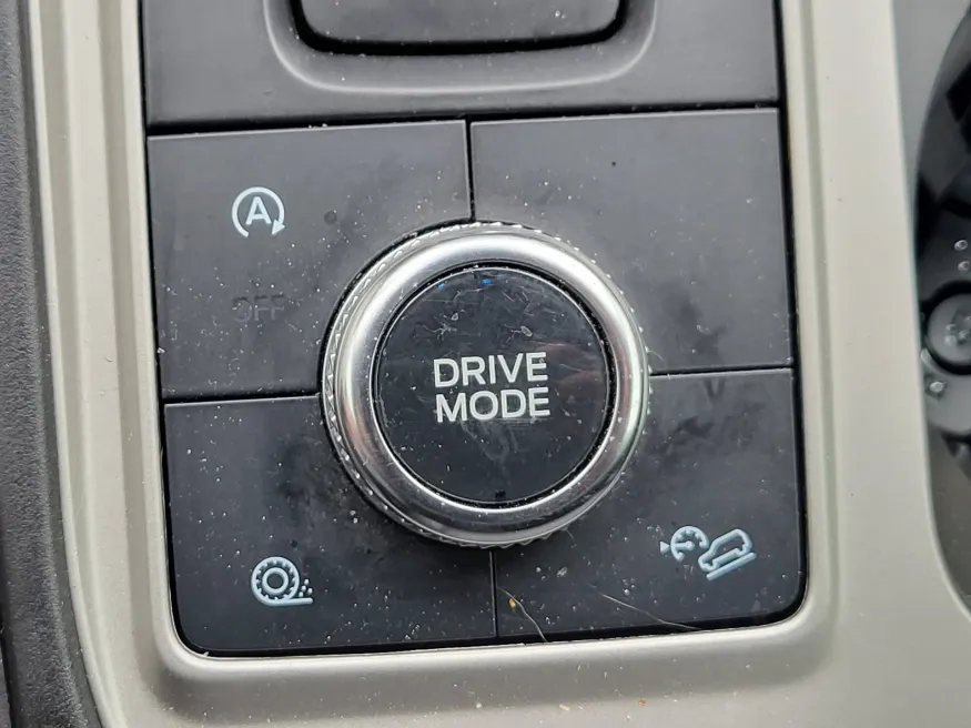 2023 Ford Explorer XLT | Photo 19 of 32