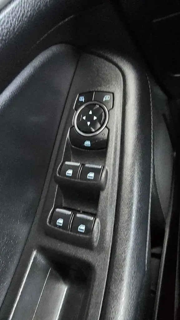 2023 Ford Edge | Photo 12 of 28