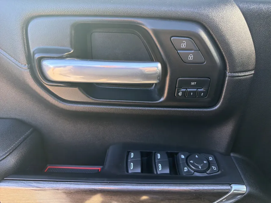 2021 Chevrolet Silverado 1500 LTZ | Photo 12 of 19