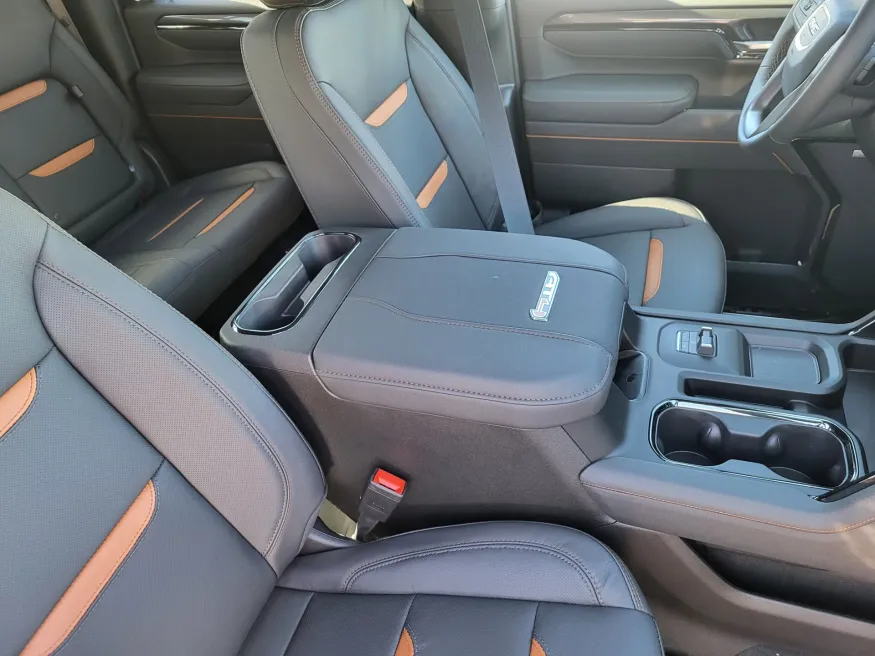 2026 GMC Sierra 2500HD AT4 | Photo 12 of 32