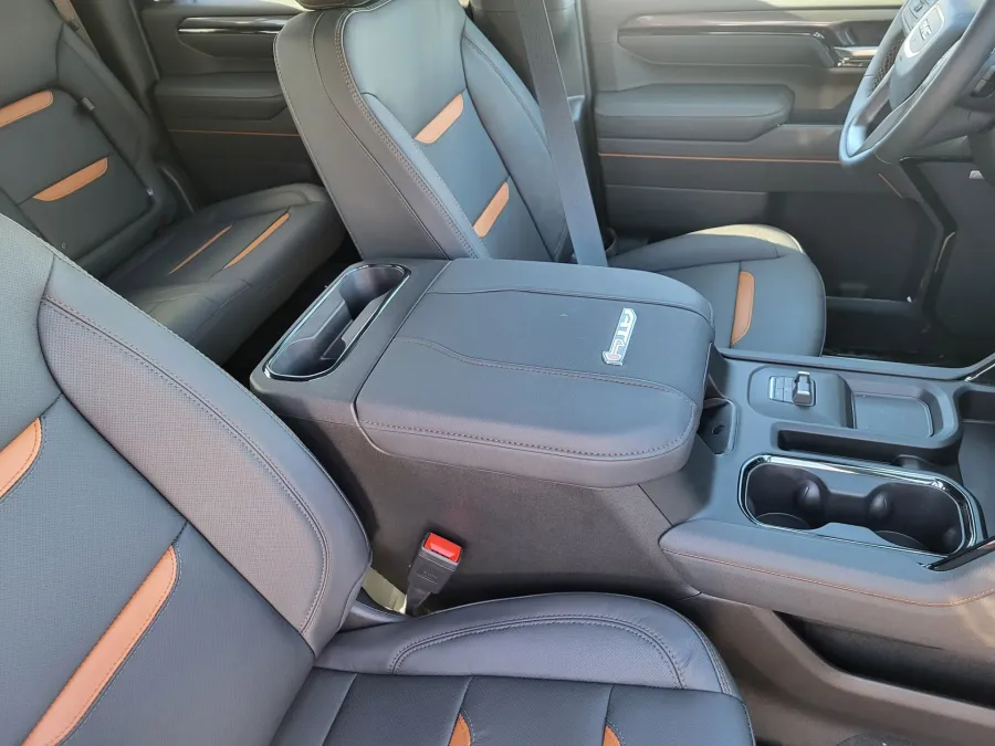 2026 GMC Sierra 2500HD AT4 | Photo 12 of 32