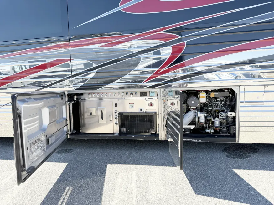 2017 Emerald Prevost X3-45 Double Slide | Photo 33 of 34