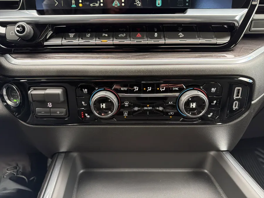 2026 Chevrolet Silverado 2500HD LTZ | Photo 17 of 20