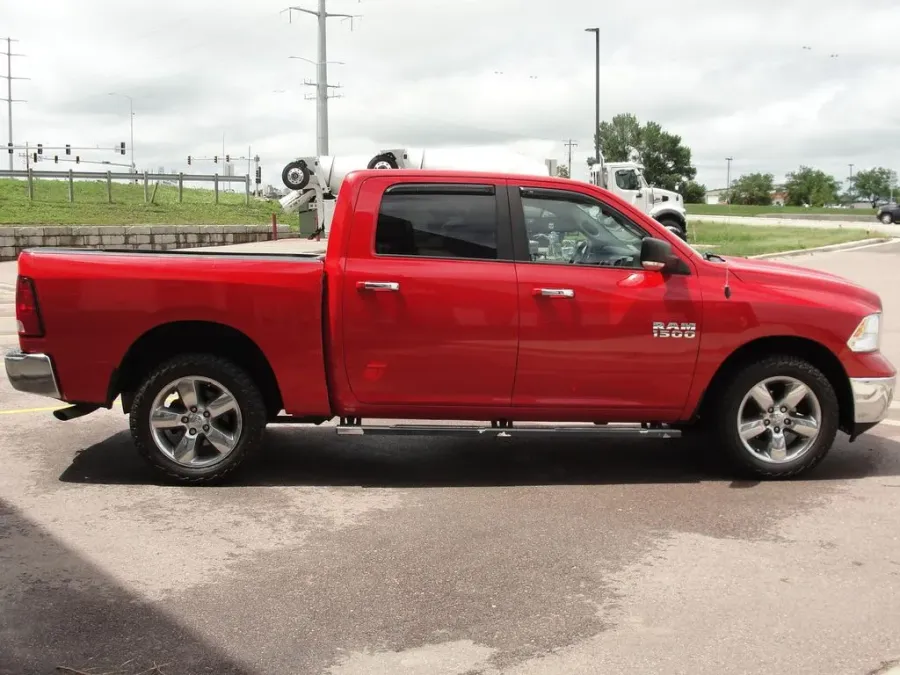 2015 RAM 1500 Big Horn | Photo 3 of 17