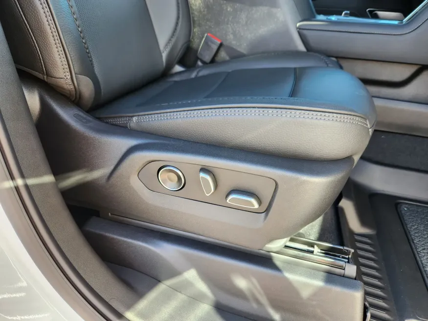 2026 GMC Sierra 2500HD Denali | Photo 18 of 31