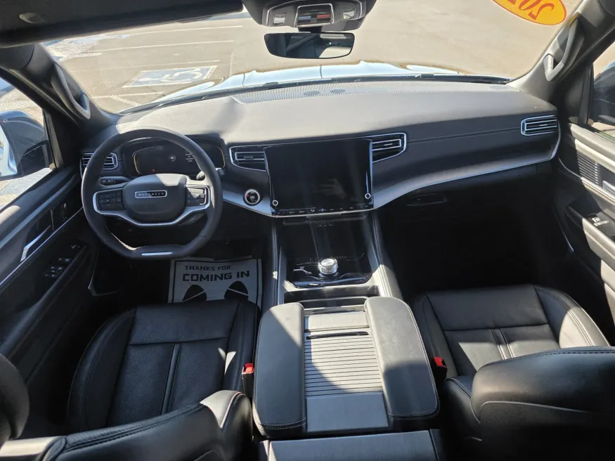 2025 Jeep Wagoneer L Base | Photo 21 of 34