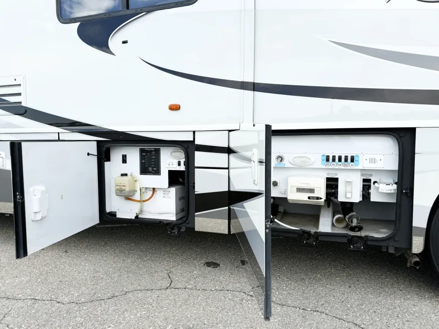 2010 Itasca Ellipse 42AD | Photo 27 of 29