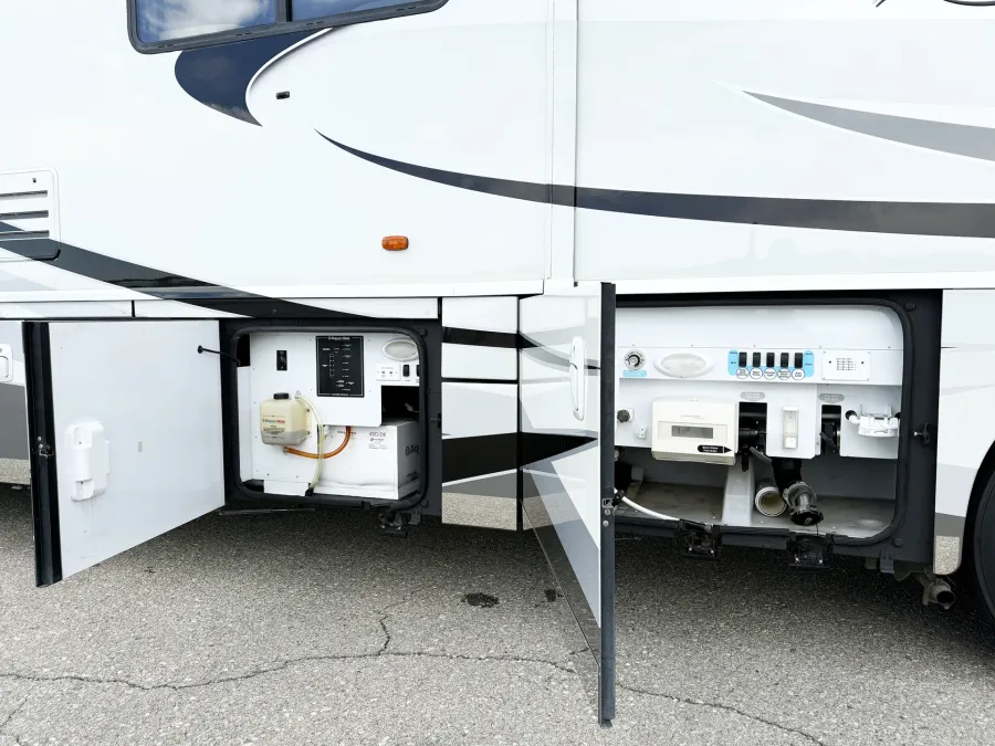 2010 Itasca Ellipse 42AD | Photo 27 of 29