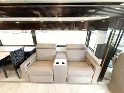 2027 Newmar Essex 4595 | Thumbnail Photo 9 of 31