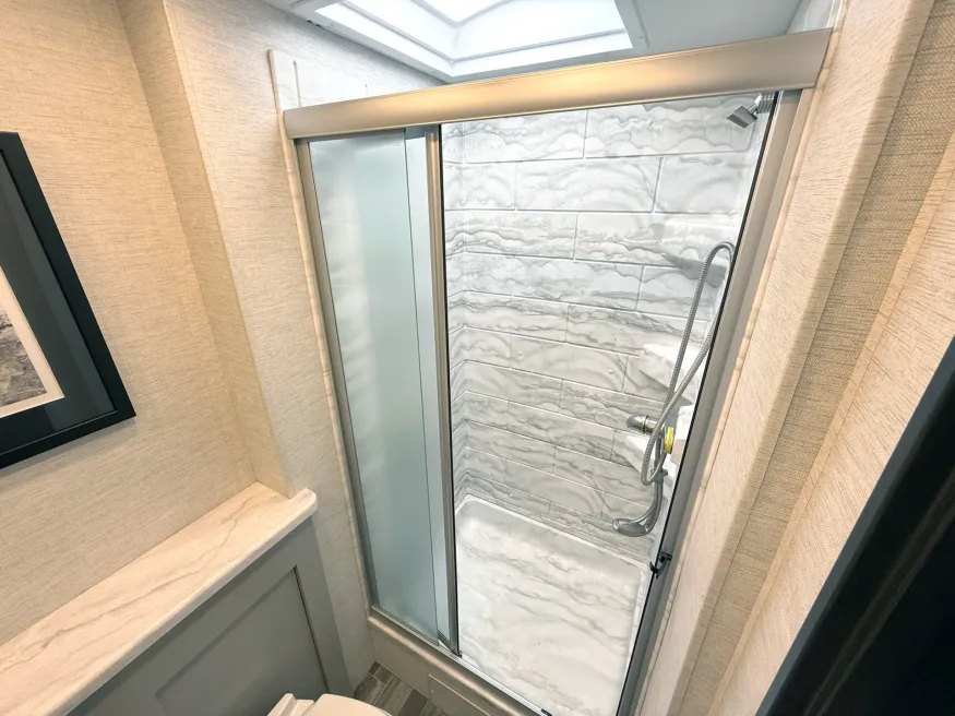 2025 Thor Palazzo GT 33.6 | Photo 14 of 30