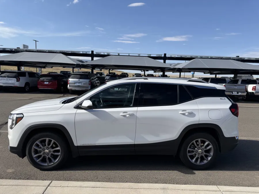 2024 GMC Terrain SLT | Photo 4 of 20