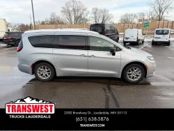 2024 Chrysler Pacifica Touring L | Thumbnail Photo 5 of 24