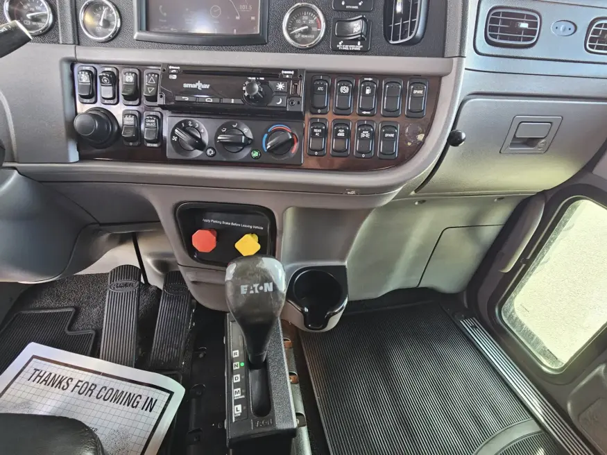 2017 Peterbilt 389 | Photo 23 of 26