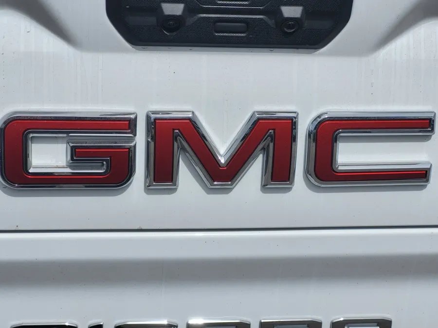 2026 GMC Sierra 1500 SLT | Photo 10 of 26