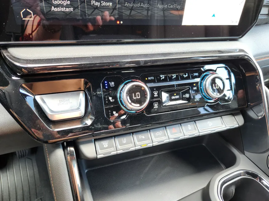 2025 GMC Sierra 2500HD AT4 | Photo 26 of 30