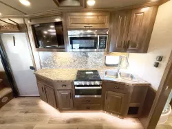 2022 Lakota Bighorn 6HLQ | Thumbnail Photo 8 of 26