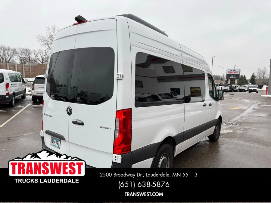 2024 Mercedes Benz Sprinter 2500 Passenger 144 WB | Photo 4 of 21