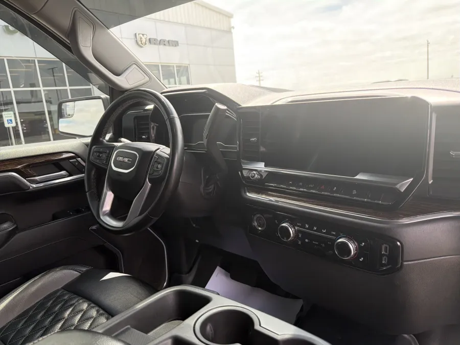 2024 GMC Sierra 1500 Elevation | Photo 14 of 22