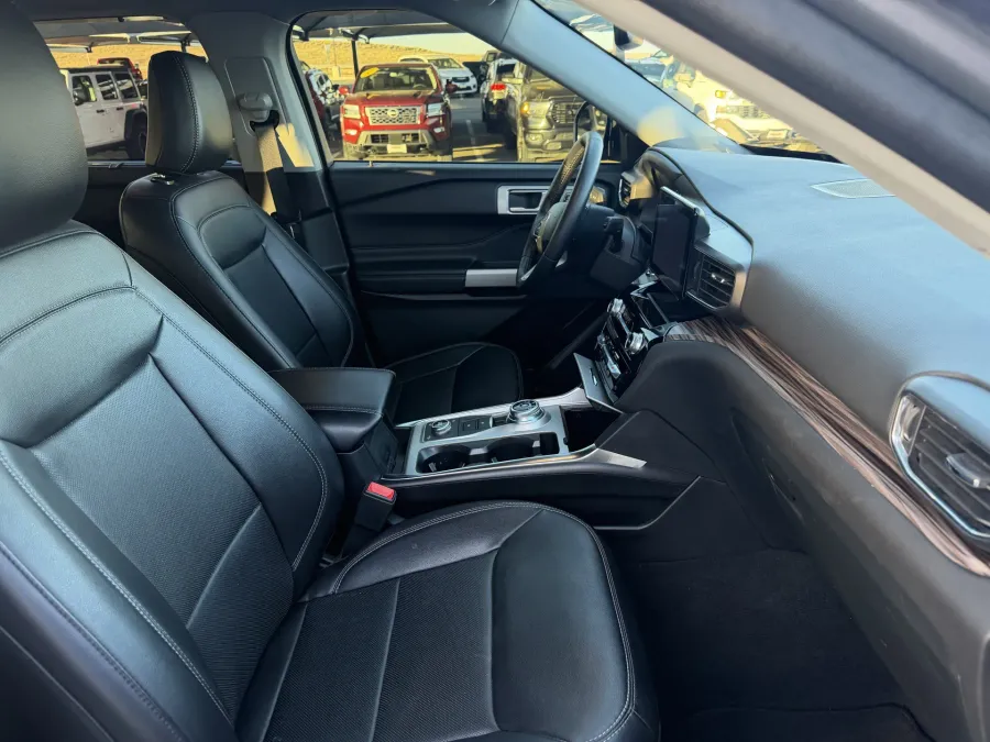 2024 Ford Explorer Limited | Photo 12 of 16