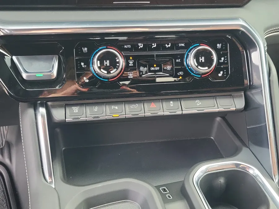 2026 GMC Sierra 2500HD Denali Ultimate | Photo 16 of 23