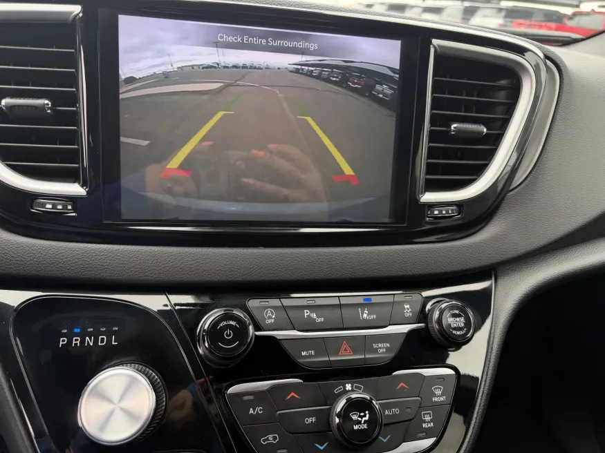 2025 Chrysler Pacifica Select | Photo 17 of 20