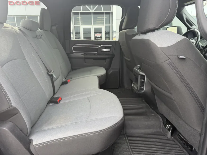 2024 RAM 2500 Big Horn | Photo 8 of 19