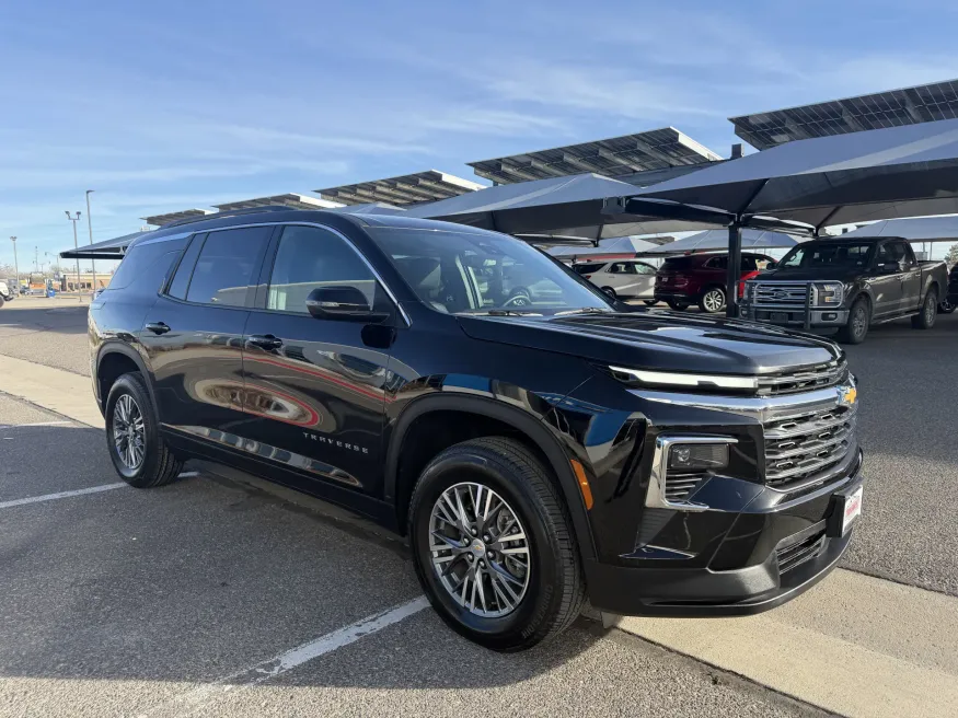 2025 Chevrolet Traverse AWD LT | Photo 6 of 22