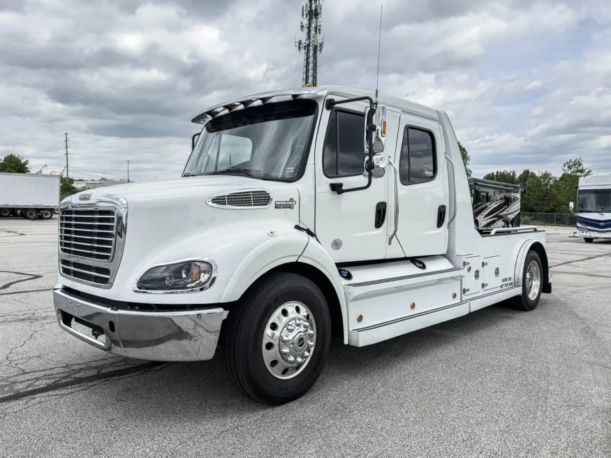 2022 Freightliner M2 112 Western Hauler | Photo 8 of 19
