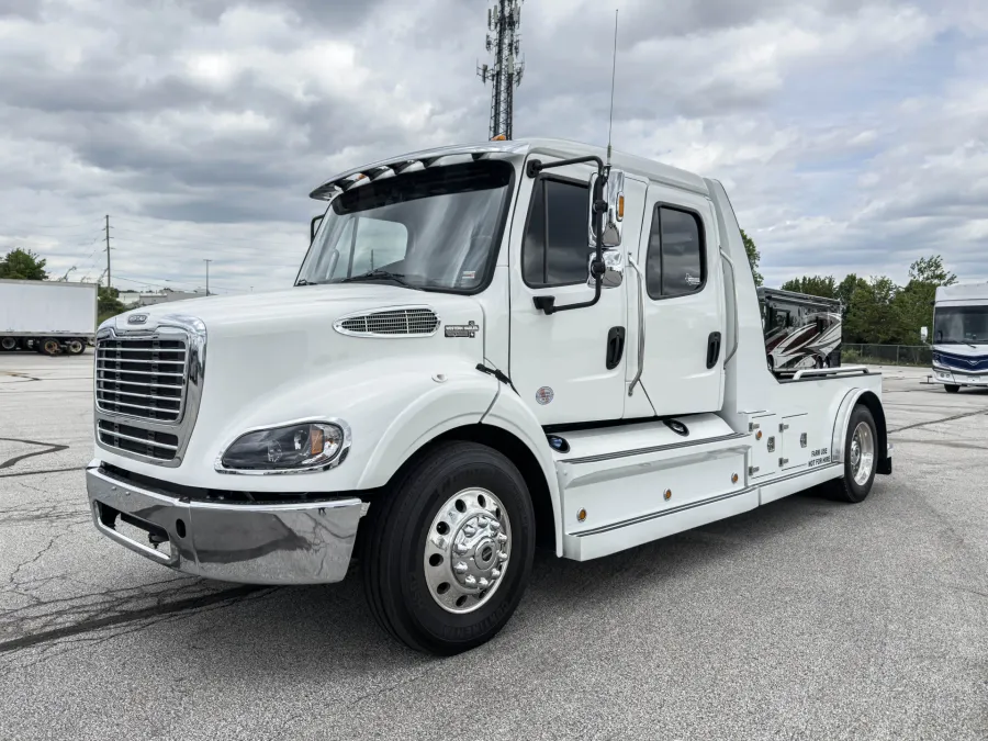 2022 Freightliner M2 112 Western Hauler | Photo 8 of 19