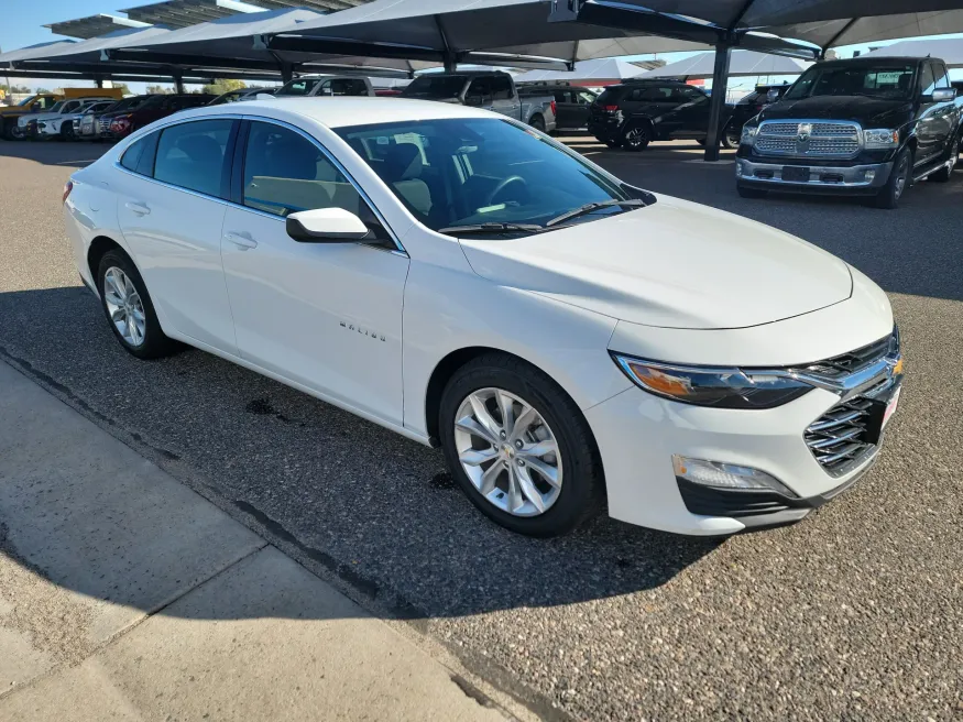 2024 Chevrolet Malibu LT | Photo 7 of 16