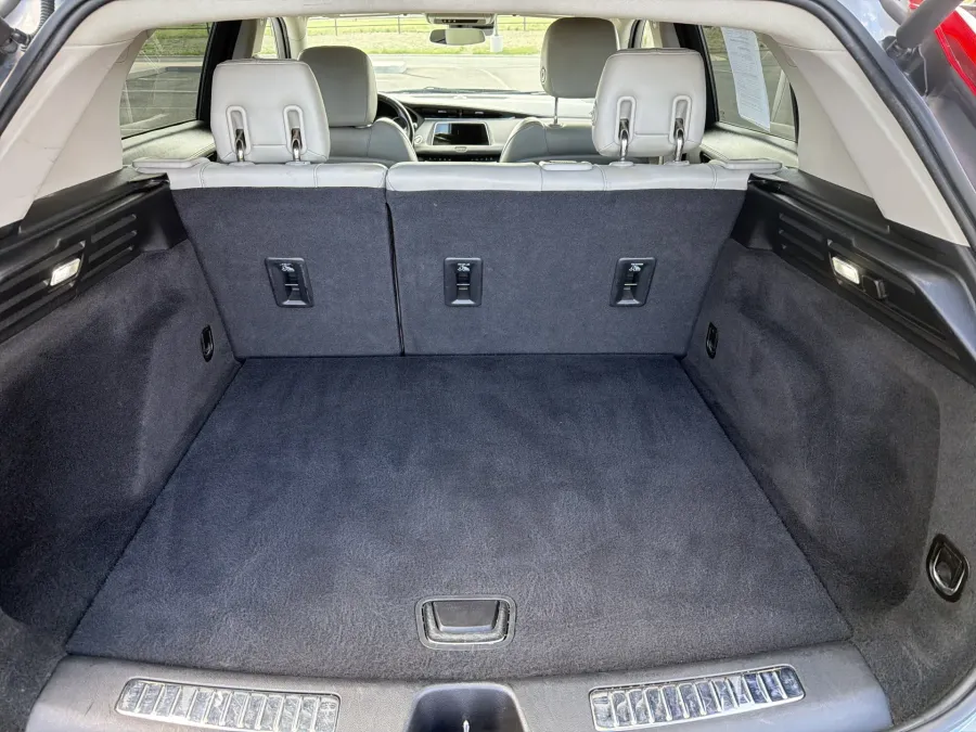 2023 Cadillac XT4 AWD Premium Luxury | Photo 7 of 21