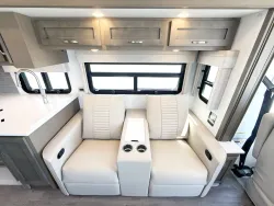 2027 Newmar Bay Star 3114 | Thumbnail Photo 10 of 27