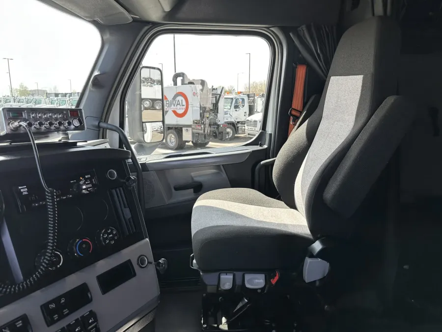 2022 Freightliner Cascadia 126 | Photo 10 of 21