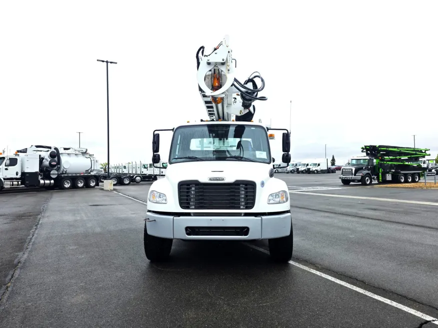 2022 Freightliner M2 106 | Photo 2 of 36