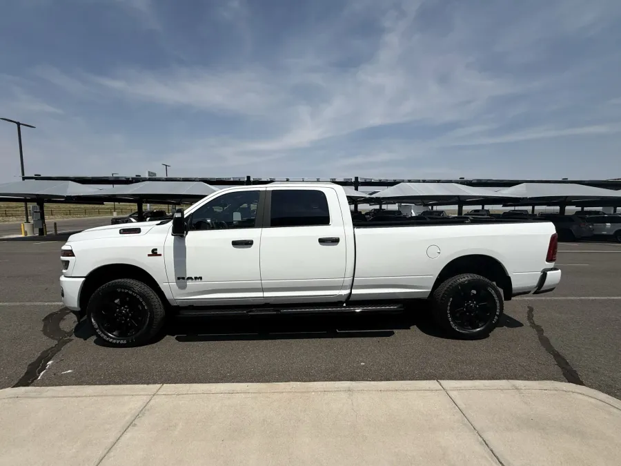 2025 RAM 2500 Big Horn | Photo 4 of 14