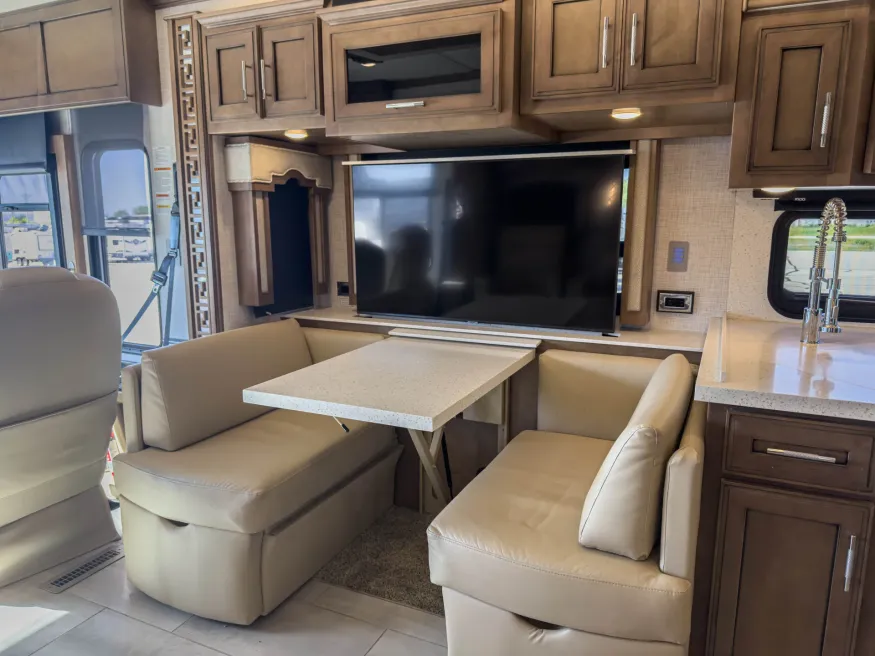 2021 Newmar Ventana 3412 | Photo 13 of 39