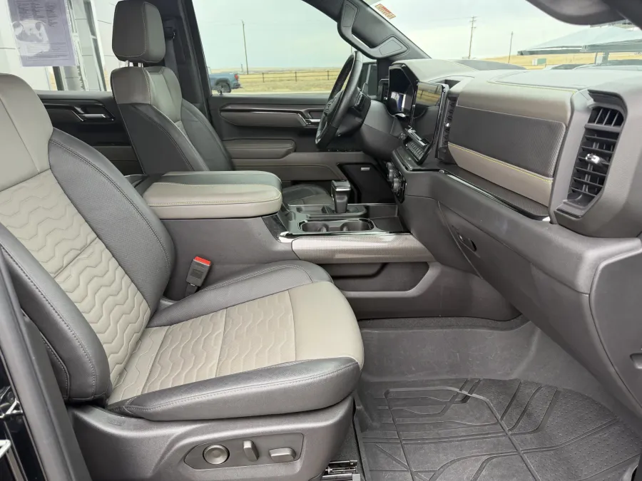 2024 Chevrolet Silverado 1500 ZR2 | Photo 11 of 20