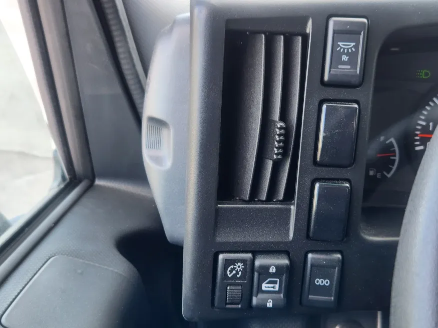 2025 Isuzu NRR | Photo 15 of 21