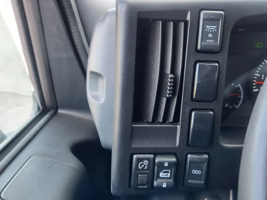 2025 Isuzu NRR | Photo 15 of 21