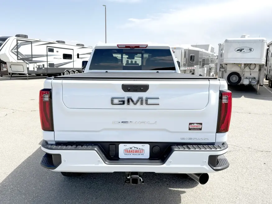 2026 GMC 2500 Denali Ultimate | Photo 12 of 23