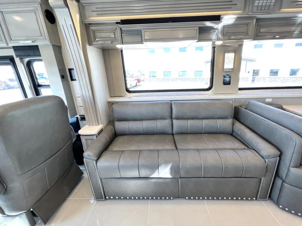 2023 Newmar London Aire 4521 | Photo 11 of 48