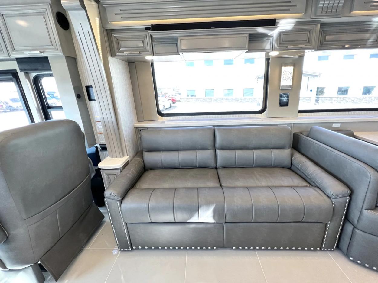 2023 Newmar London Aire 4521 | Photo 12 of 48