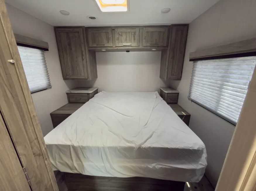 2021 Coachmen Pursuit 27XPS | Photo 13 of 17