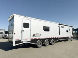 2025 Logan Coach Ultimate Sports Hauler | Thumbnail Photo 16 of 33