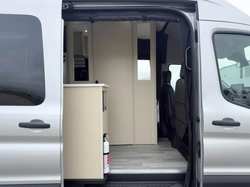 2026 Pleasure-way Ontour 2.2AWD | Photo 9 of 18