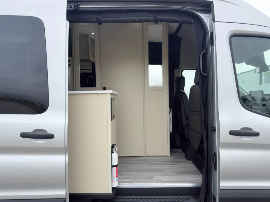 2026 Pleasure-way Ontour 2.2AWD | Photo 9 of 18