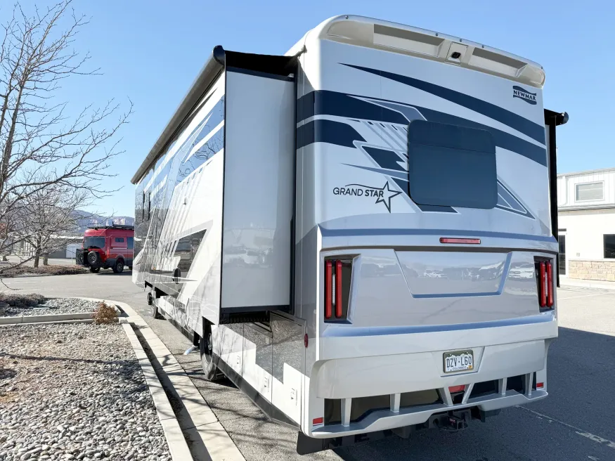 2026 Newmar Grand Star 3444 | Photo 15 of 17