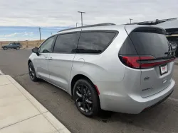 2026 Chrysler Pacifica Select | Thumbnail Photo 5 of 18