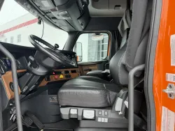 2022 Freightliner Cascadia | Thumbnail Photo 5 of 10